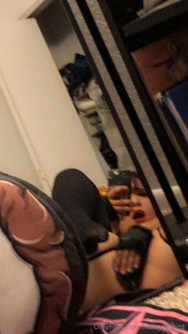 Mommy had some fun with her toy in her yor cosplay a video is cuming 