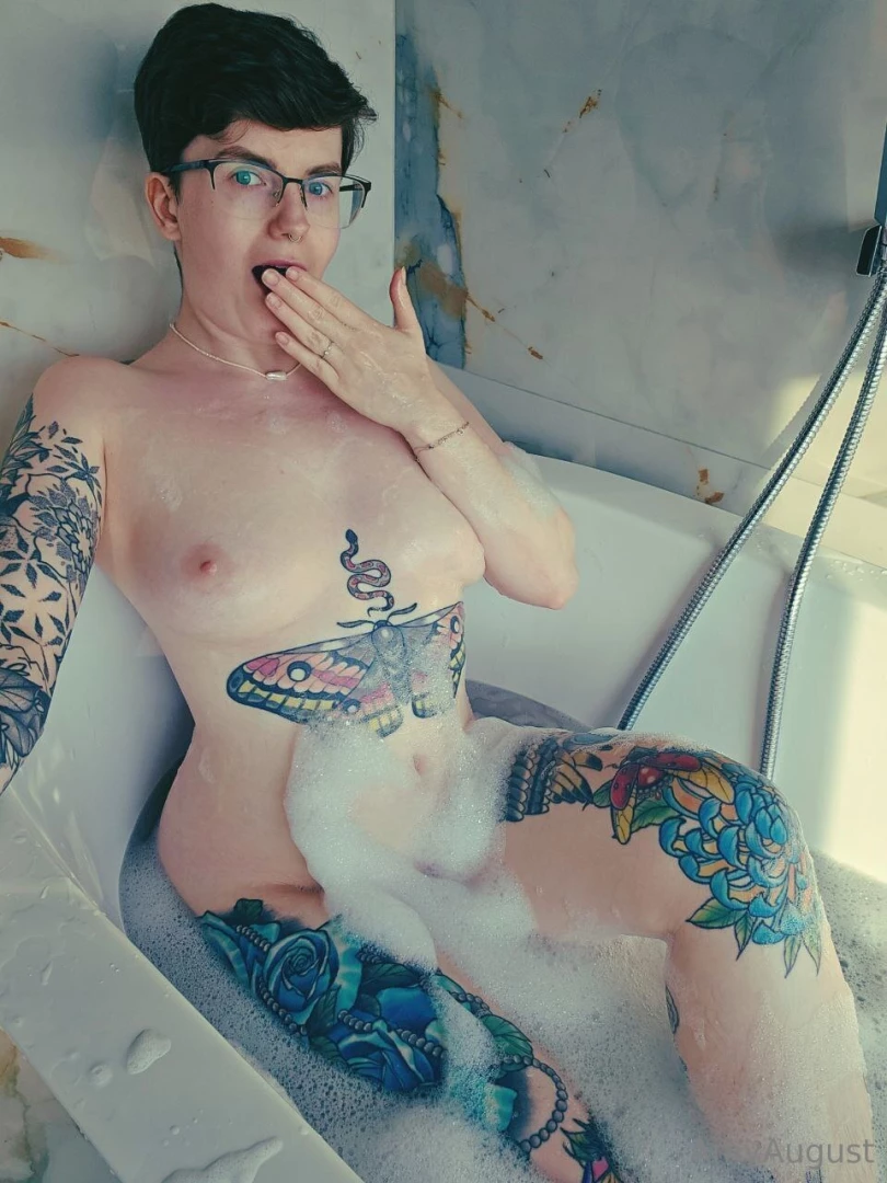 Oh my god she posts nudes for free https onlyfans com killielou c370 