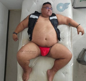 Buenos d as ya es domingo y yo ando super crudo y tambien caliente