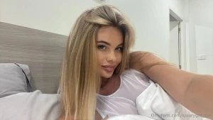 Sometimes all it takes is a glance to feel a whole story what story