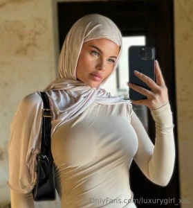 You think a black bag goes with a white suit i like that combination