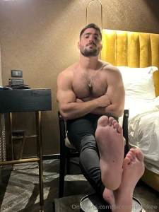 Bicepsking-free part 3