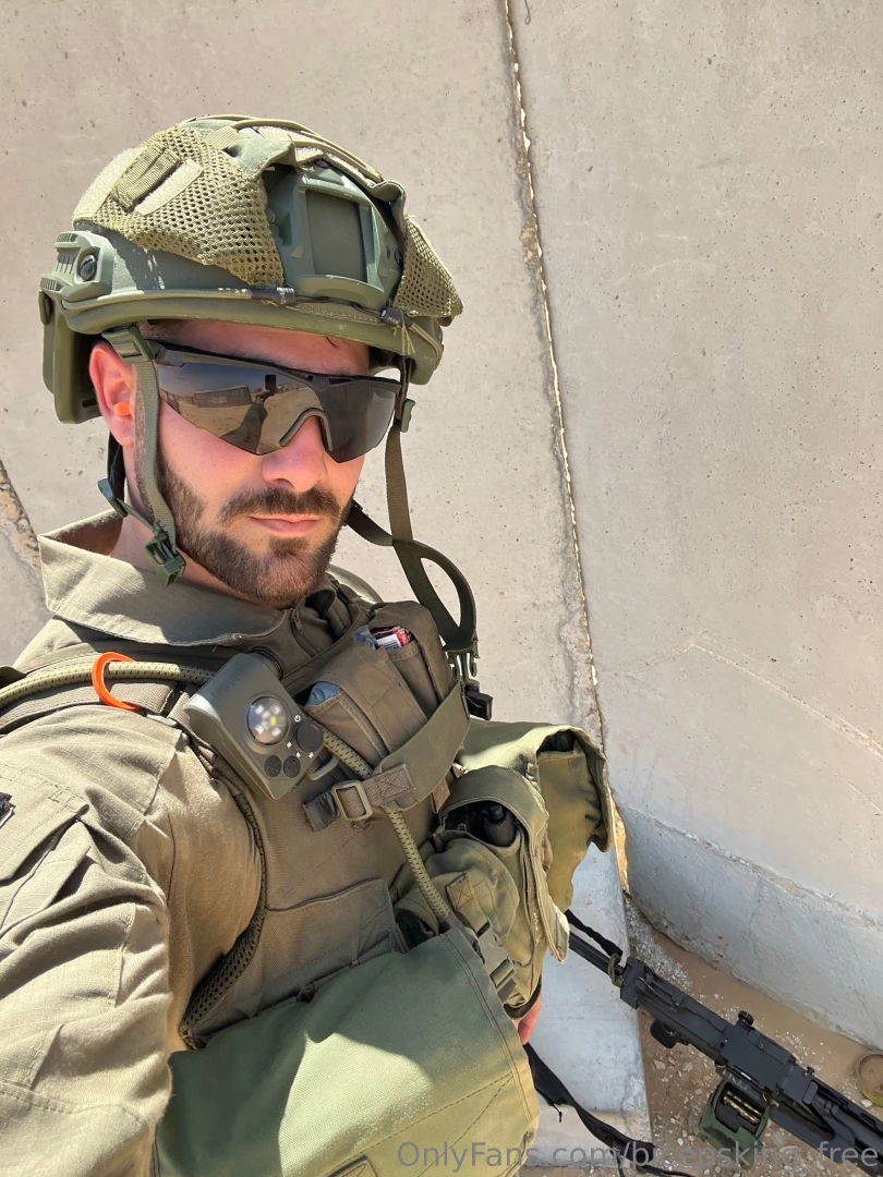 Ever seen a real alpha in action 