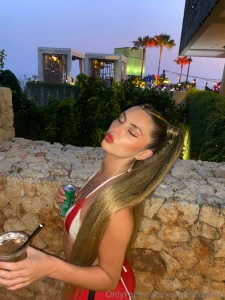 Dinner date anyone click the link below for a chance https onlyfans