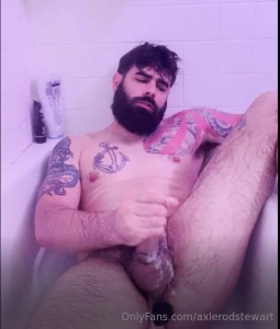 Playing with my buttplug in the shower