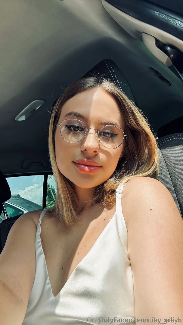 Petite cutie ruby_eilish wants to know if she can be your new part 3 