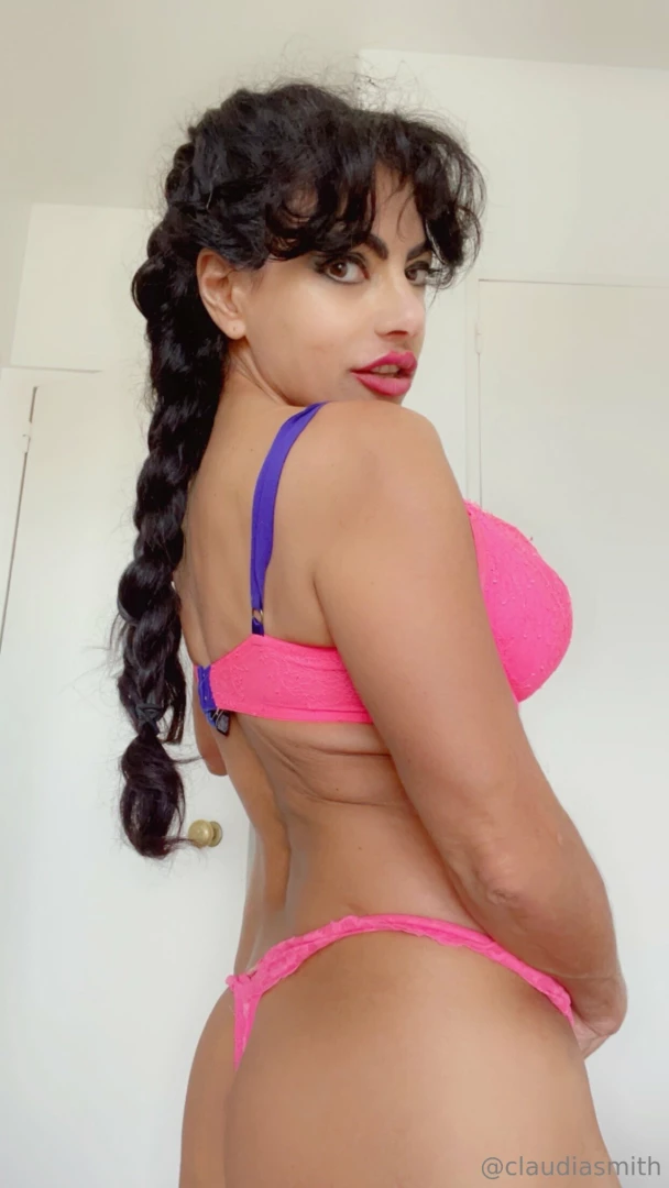 Hey cheeky pussy pics and vids are here claudiasmith part 5 