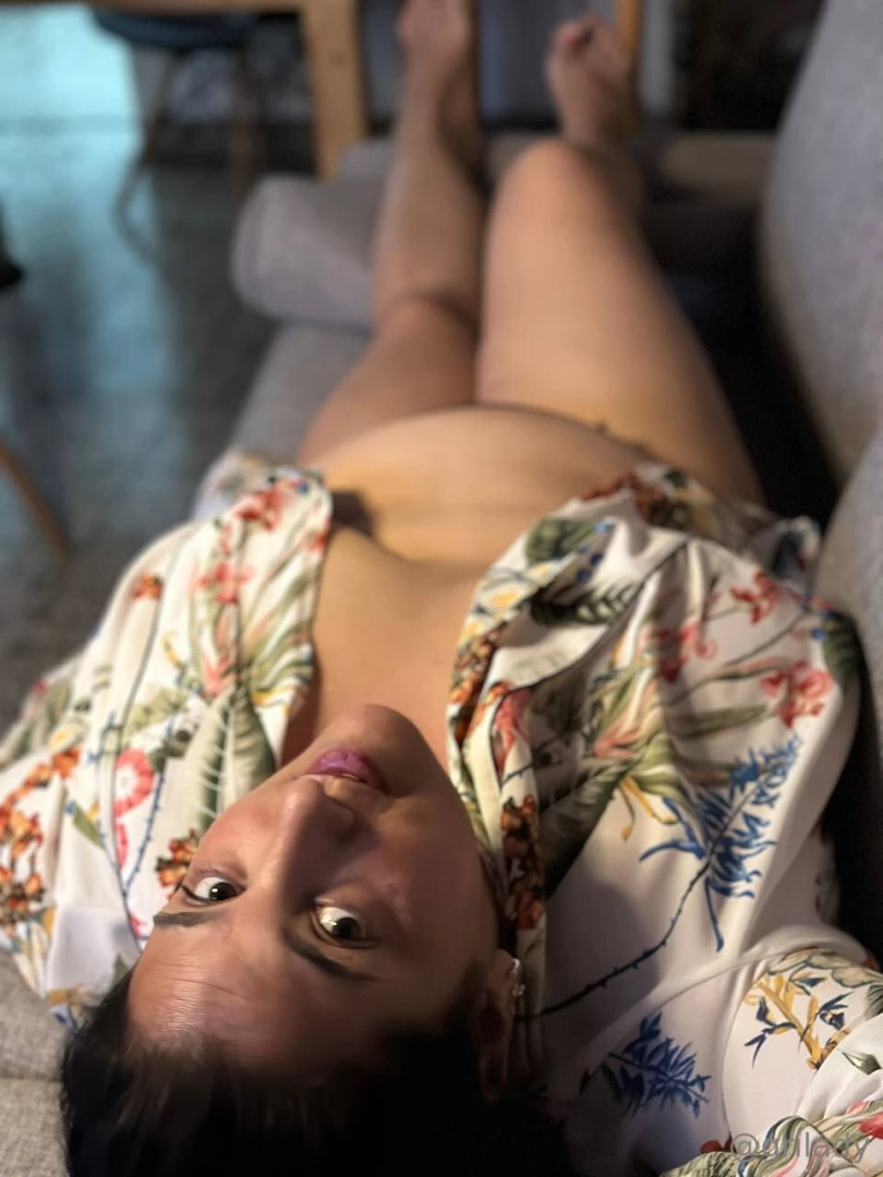 I want to wait for you like this and for you to lie down next to me 