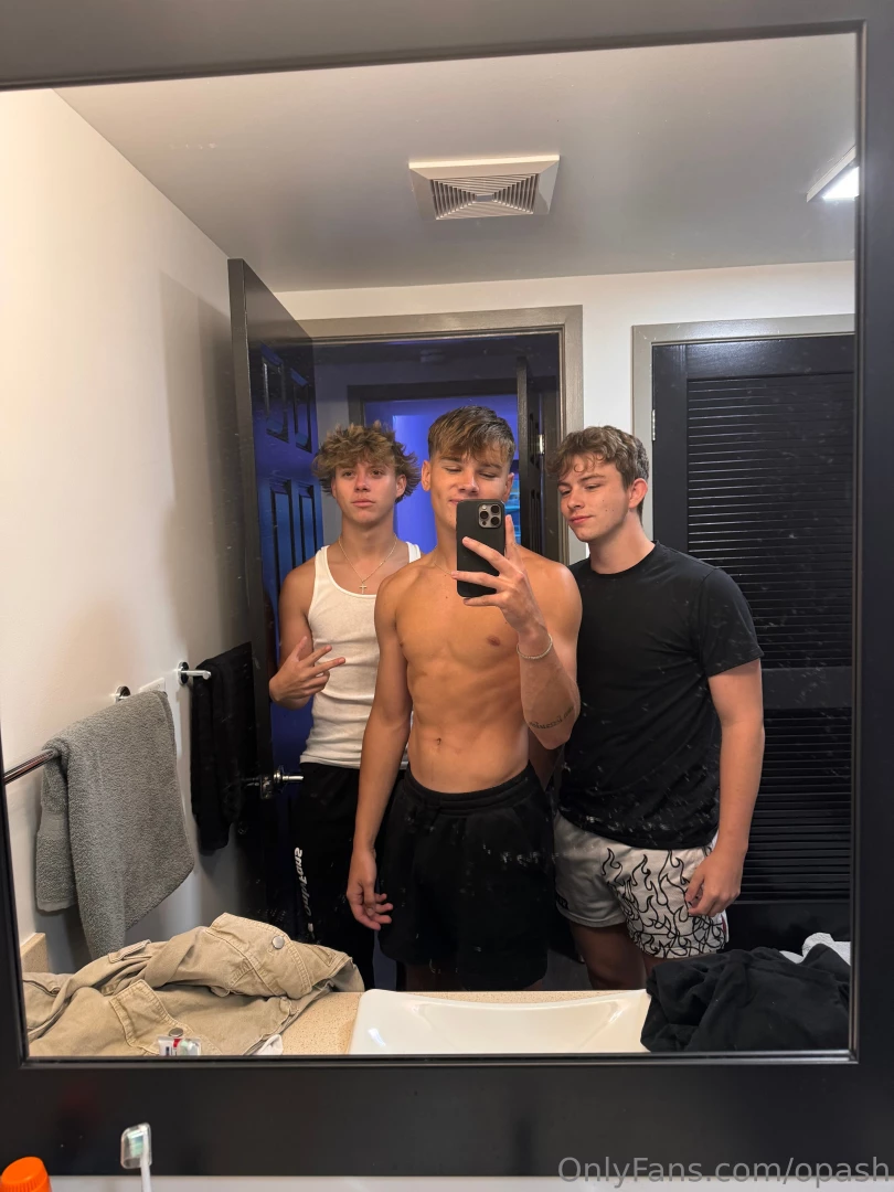 Chilling with bossmanfuks1 and knoxfuks 