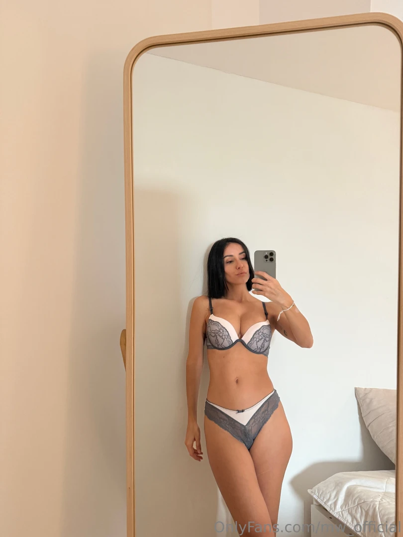 Dm me mw_vip for a sexy selfie like this 