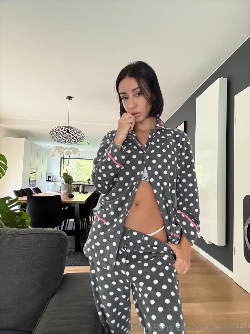 Check your dms for something tasty 