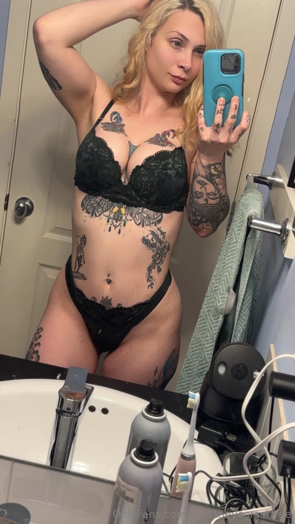 Live on my vip page tonight head over courtneycorset 