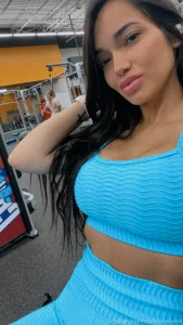 This gym outfit hugs all the right places wanna come help me stretch