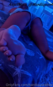 Are you a petite foot fan i m size 6 and love to have my feet part 3