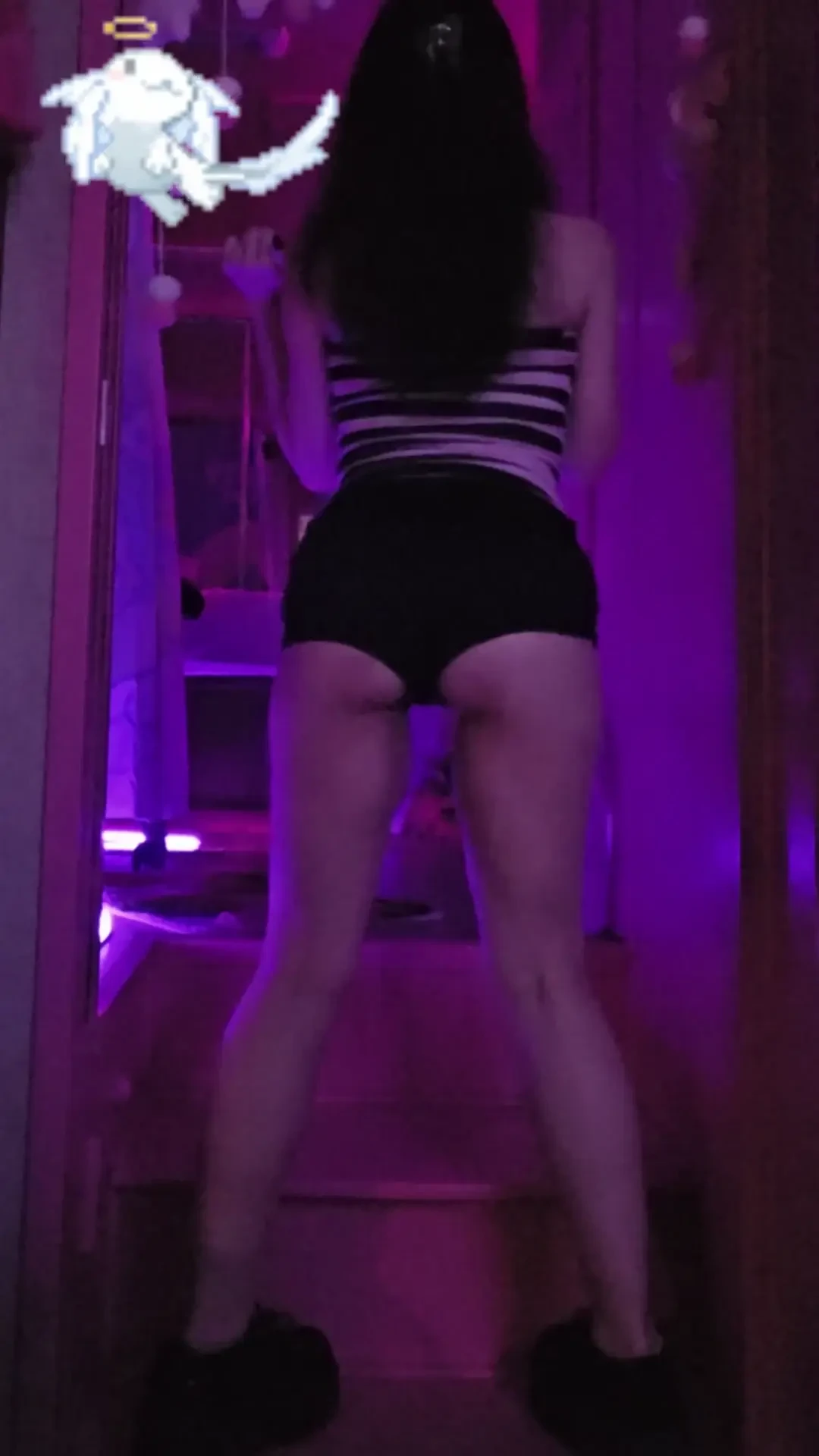 Emo slutt lt 333 do u like my gaia online gif 3 emo dance goth legs 