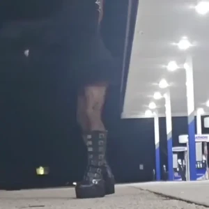Gas station wh0re xoxoxo goth fishnet part 2