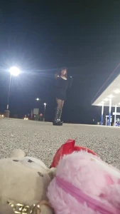 Gas station wh0re xoxoxo goth fishnet part 1