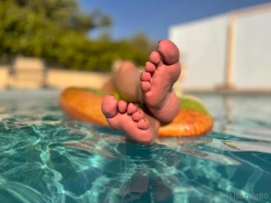 Buongiorno maialini qua c caldo meglio stare in acqua
