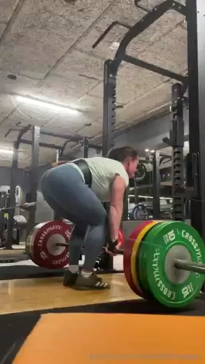 Legday and we are trying to lower rep ranges and increase intensity it part 1 