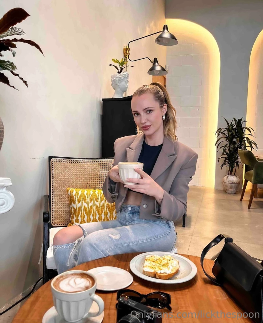 You see me from across the coffee shop dm me your pickup line 