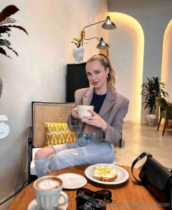 You see me from across the coffee shop dm me your pickup line