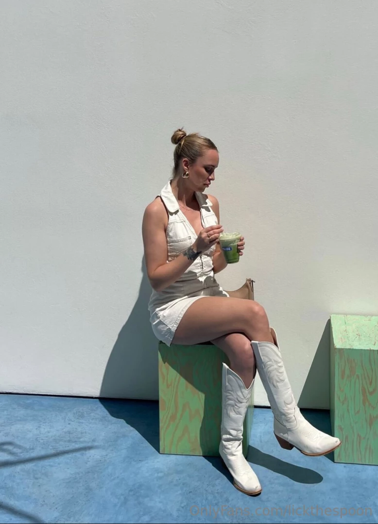 On a coffee date alone let s chat 