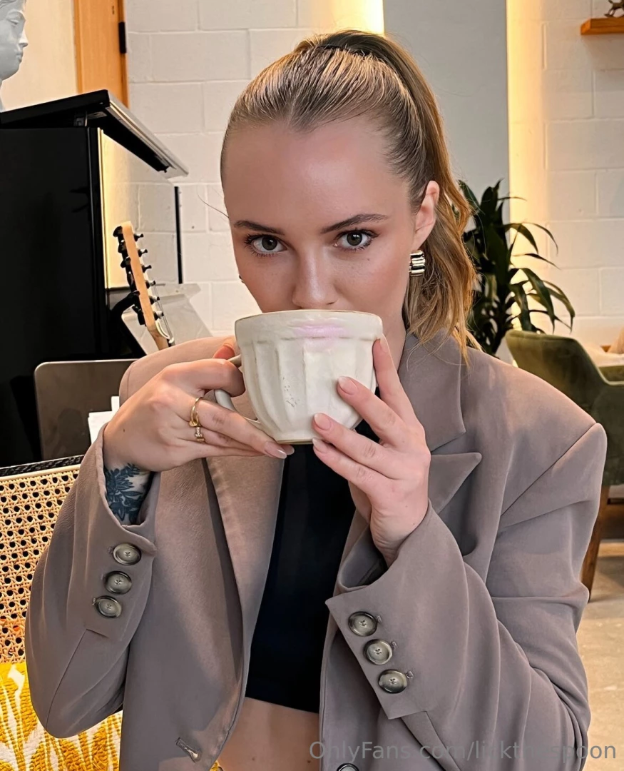 Me waiting for you to slide into my dms and tell me something spicy 