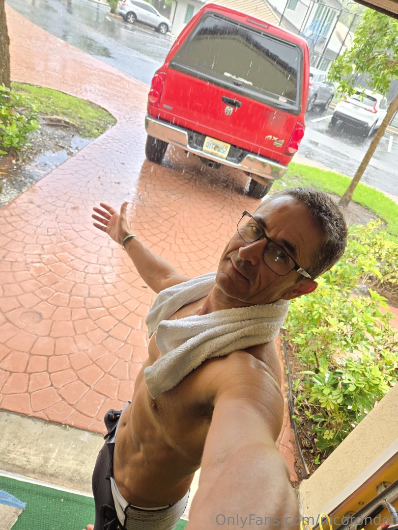 Rainy day give me some head 