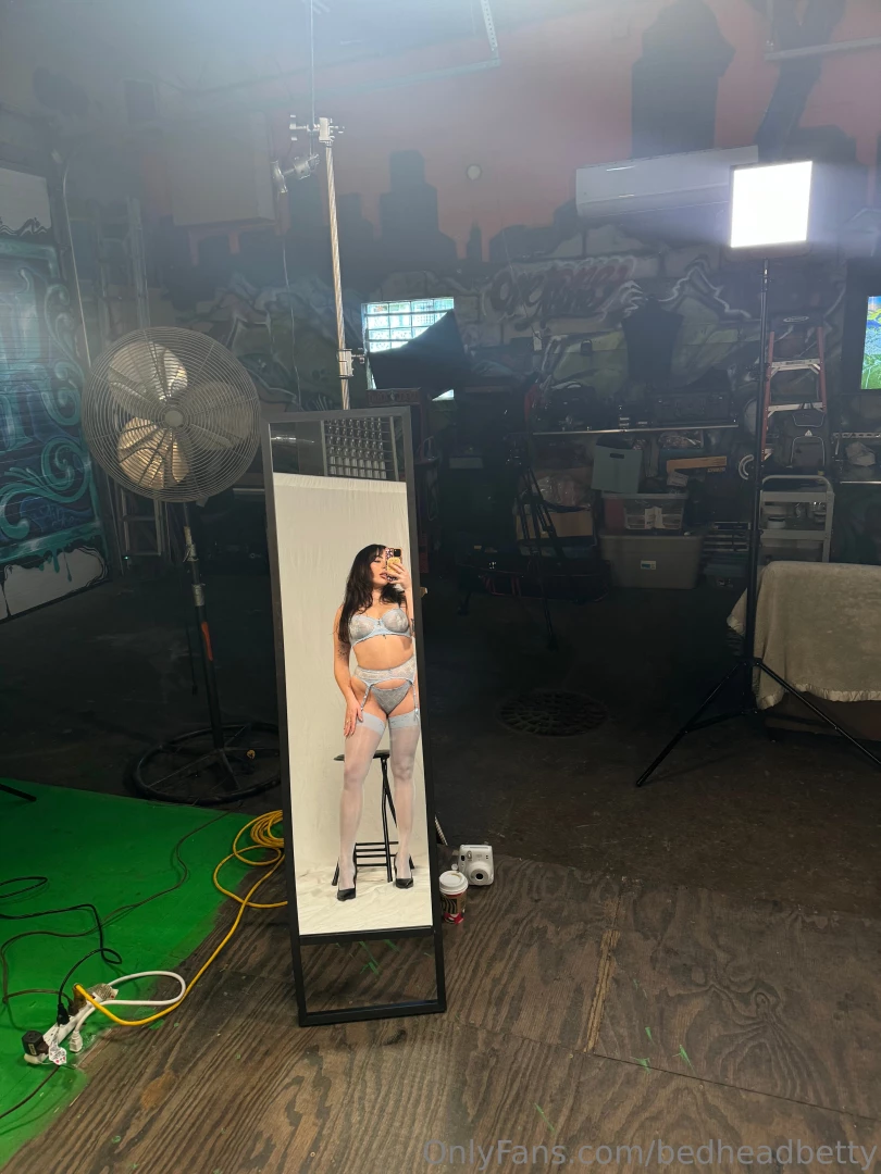 Looking to plan a private live with me dm me any questions 