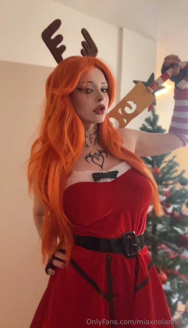 Xmas month means xmas cosplay 3 here is my katarina slay belle 