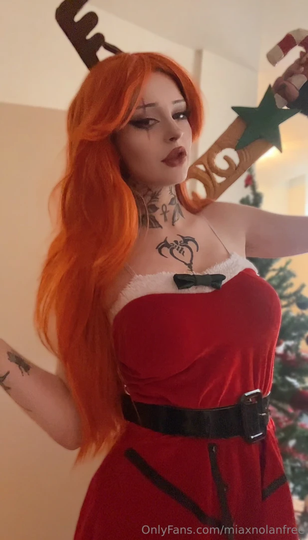 Xmas month means xmas cosplay 3 here is my katarina slay belle part 1 
