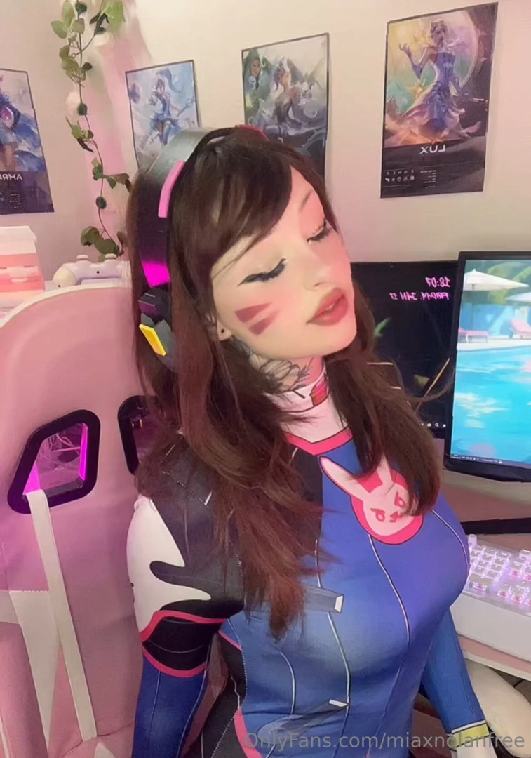 D va cosplay part 6 
