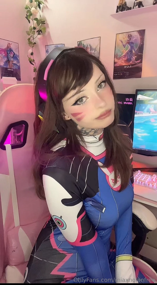 D va cosplay part 7 