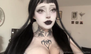Goth girl do it better part 1
