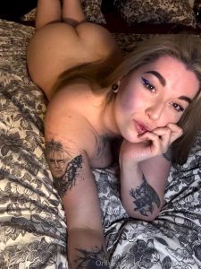 Let s start the day the right one naked and feeling horny