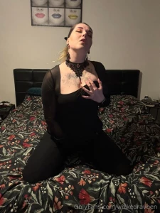 I m having nothing under this dress and i m fingering myself for you