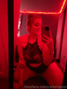 200 for all videos and pictures 100 if you dm me right now