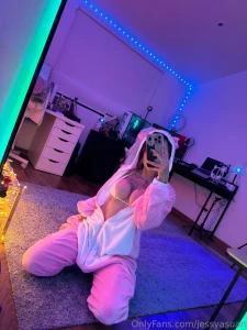 Do you want to see under my pajamas let s play