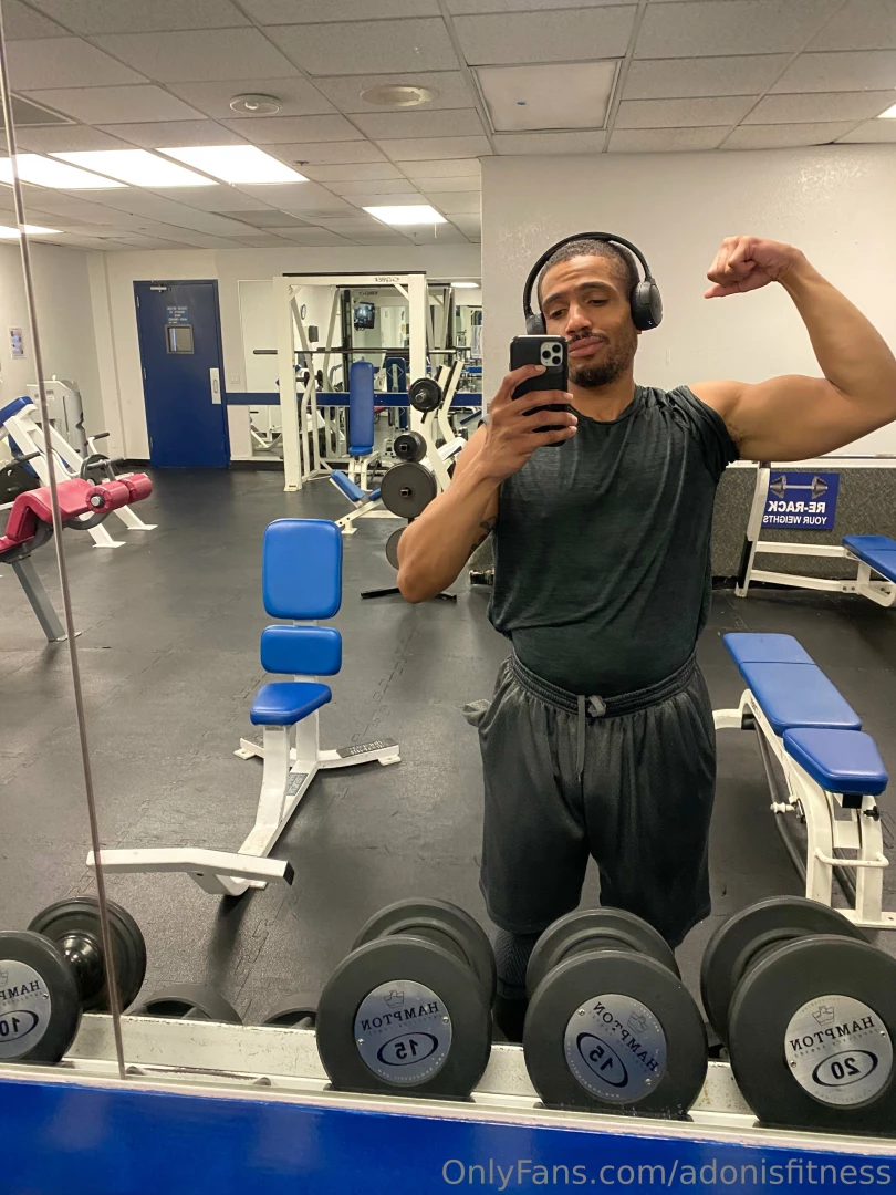 If your right arm has ever confidently banged out a set of bicep curls 