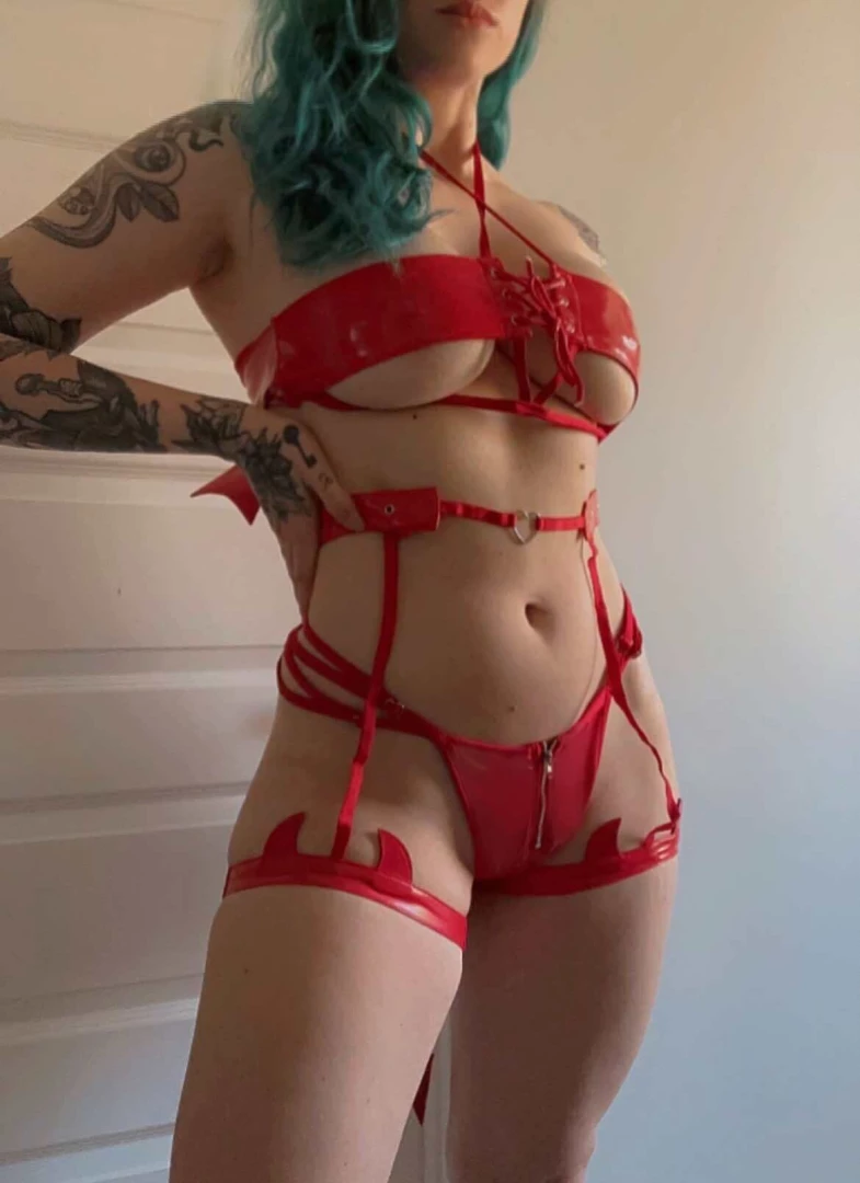 Feeling devilish in this super sexy outfit gifted to me via my throne 