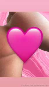 Hi babes today i felt like the theme should be pink so i left all my