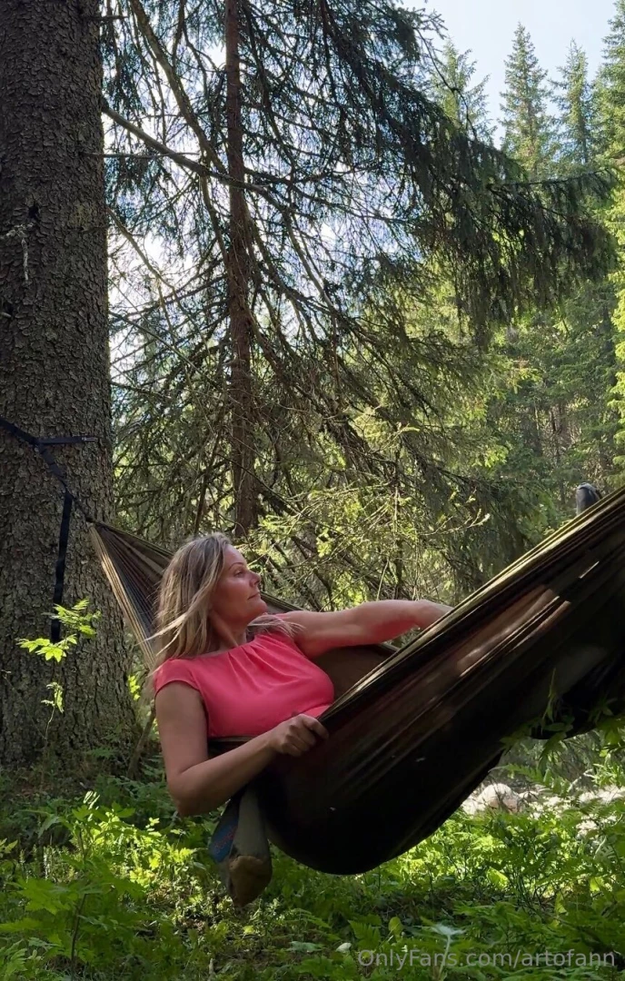 Skogen snakker til meg disse yeblikkene i harmoni med naturen gir meg 