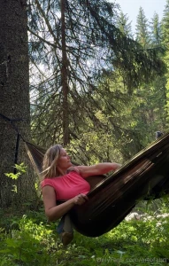 Skogen snakker til meg disse yeblikkene i harmoni med naturen gir meg