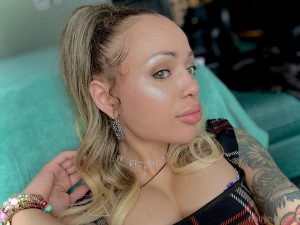 I love having boobs guys seem to forget eye contact part 1