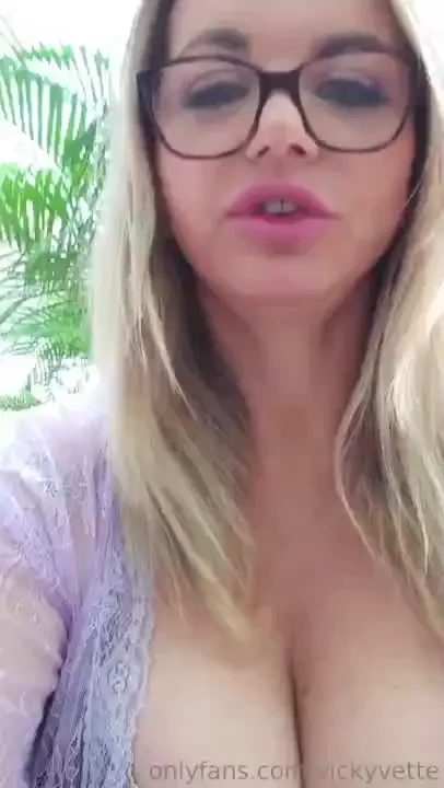 Happy hump day hope everyone has a fantastic sexy day 