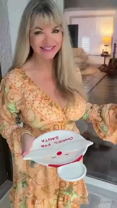 Christmas give away two lucky winners 1st prize pussy mouth toys amp 