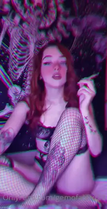 Wanna get high fuck amp watch the seven deadly sins pleaseeee 