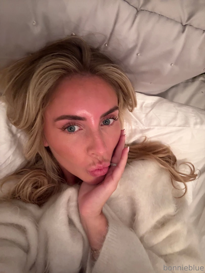 I m alone and bored right now so don t be shy and say hi i only chat 