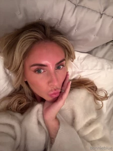 I m alone and bored right now so don t be shy and say hi i only chat