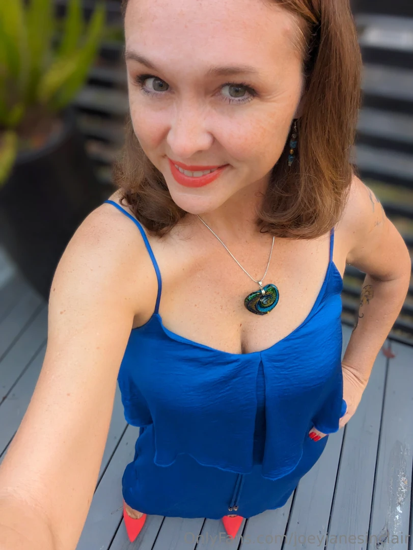 Joeyjanesinclair_vip come see me strip out of this gorgeous blue satin 